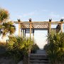 <p align=left>Nous étions tout à côté de ce gazebo qui donne un avant-goût de ce qui nous attend. On y devine la mer, on y entend la mer, on y accourt.